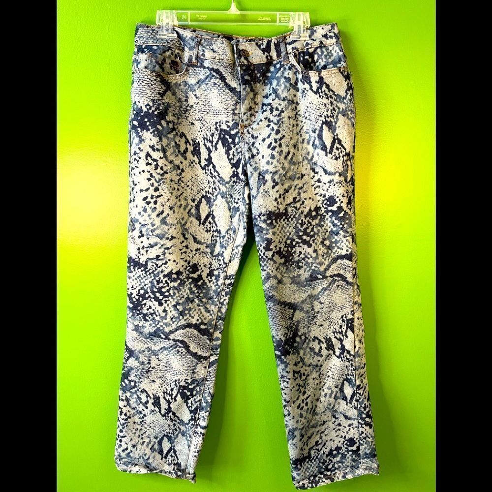 GLORIA VANDERBILT Y2K straight leg jeans with snake print.